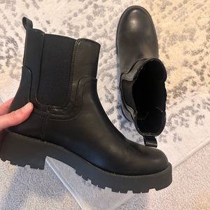 Old navy black Chelsea boots